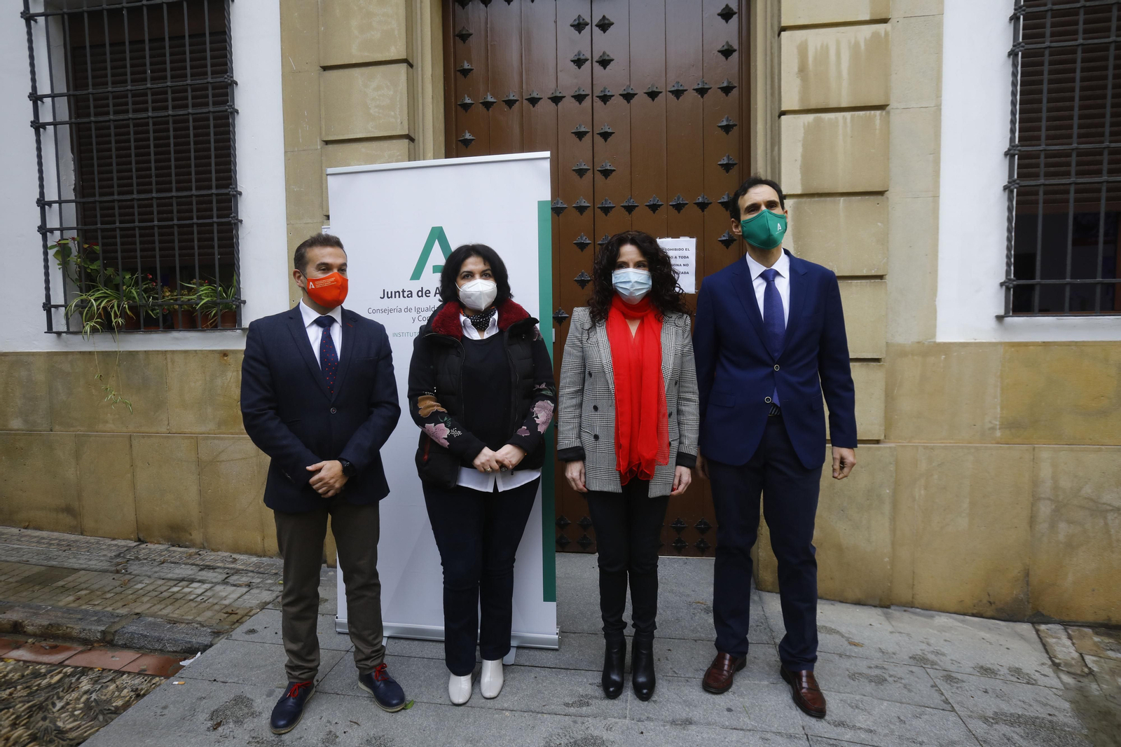 La consejera de Igualdad, Rocío Ruiz, se reúne con la concejala de Servicios Sociales del Ayuntamiento, Eva Timoteo.