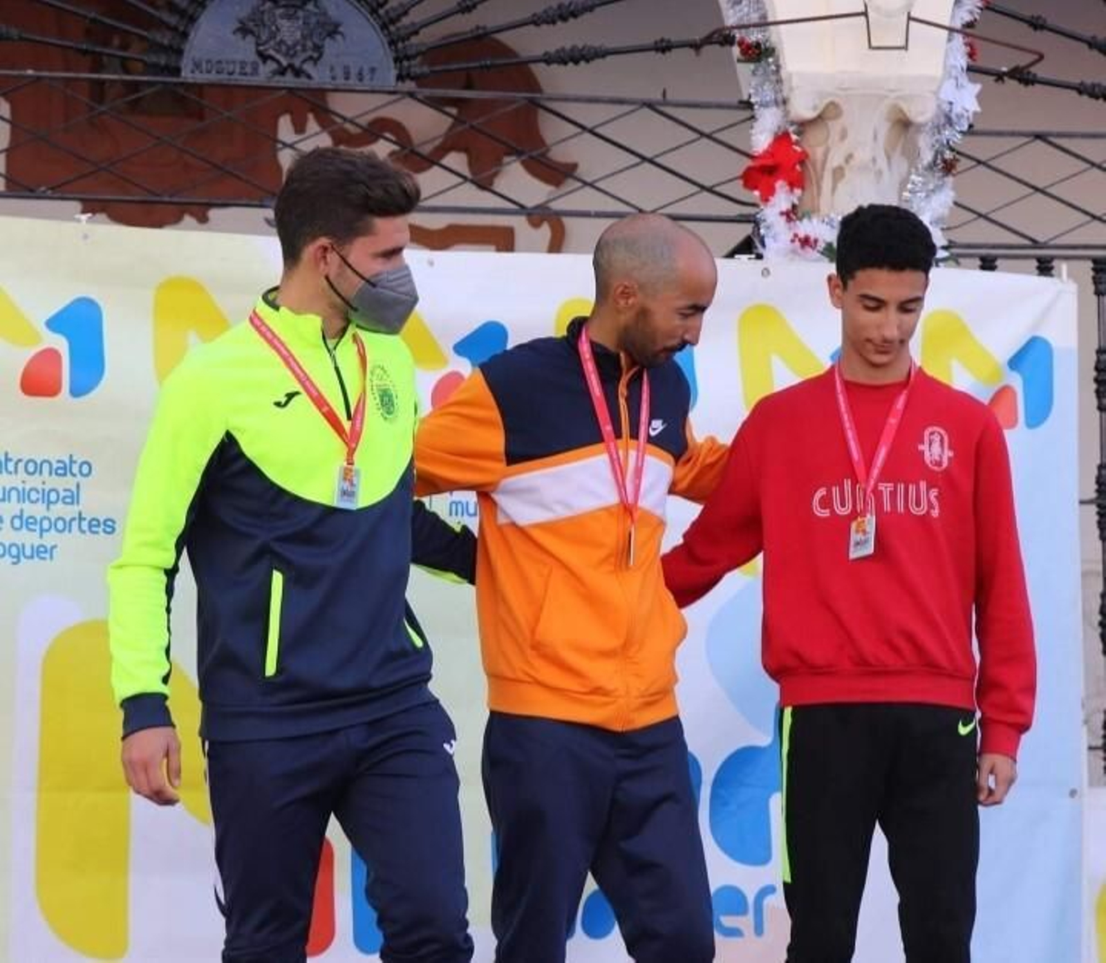 Podio de la general masculina de esta prueba atlética en Moguer. Podio de la general masculina de esta prueba atlética en Moguer.