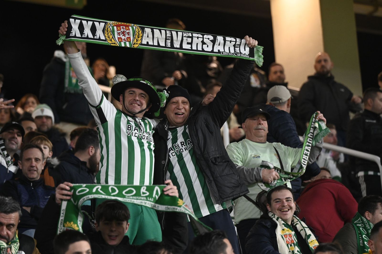 Las fotos del espectacular ambiente en El Arcángel en el derbi andaluz entre Córdoba CF y Málaga