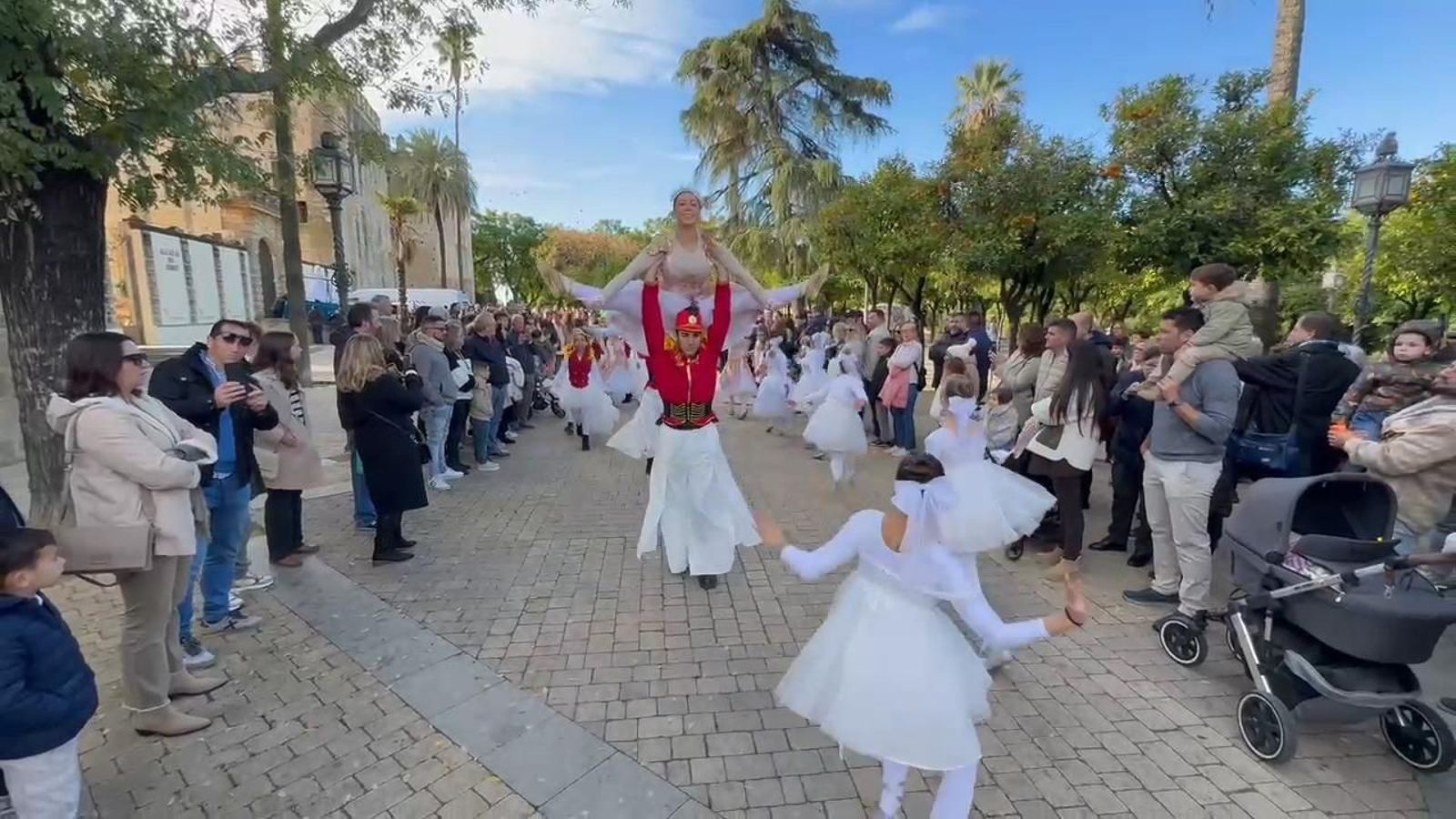 La magia de 'El Cascanueces' toma el centro de Jerez