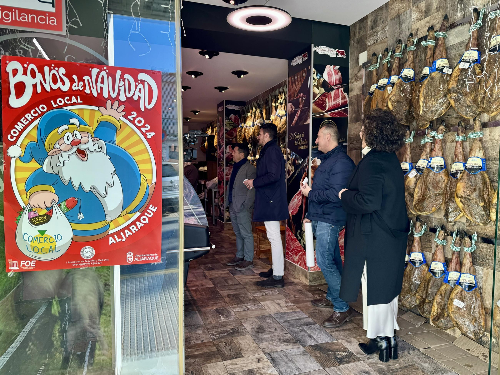 El cartel de los bonos de Navidad en un negocio en Aljaraque.