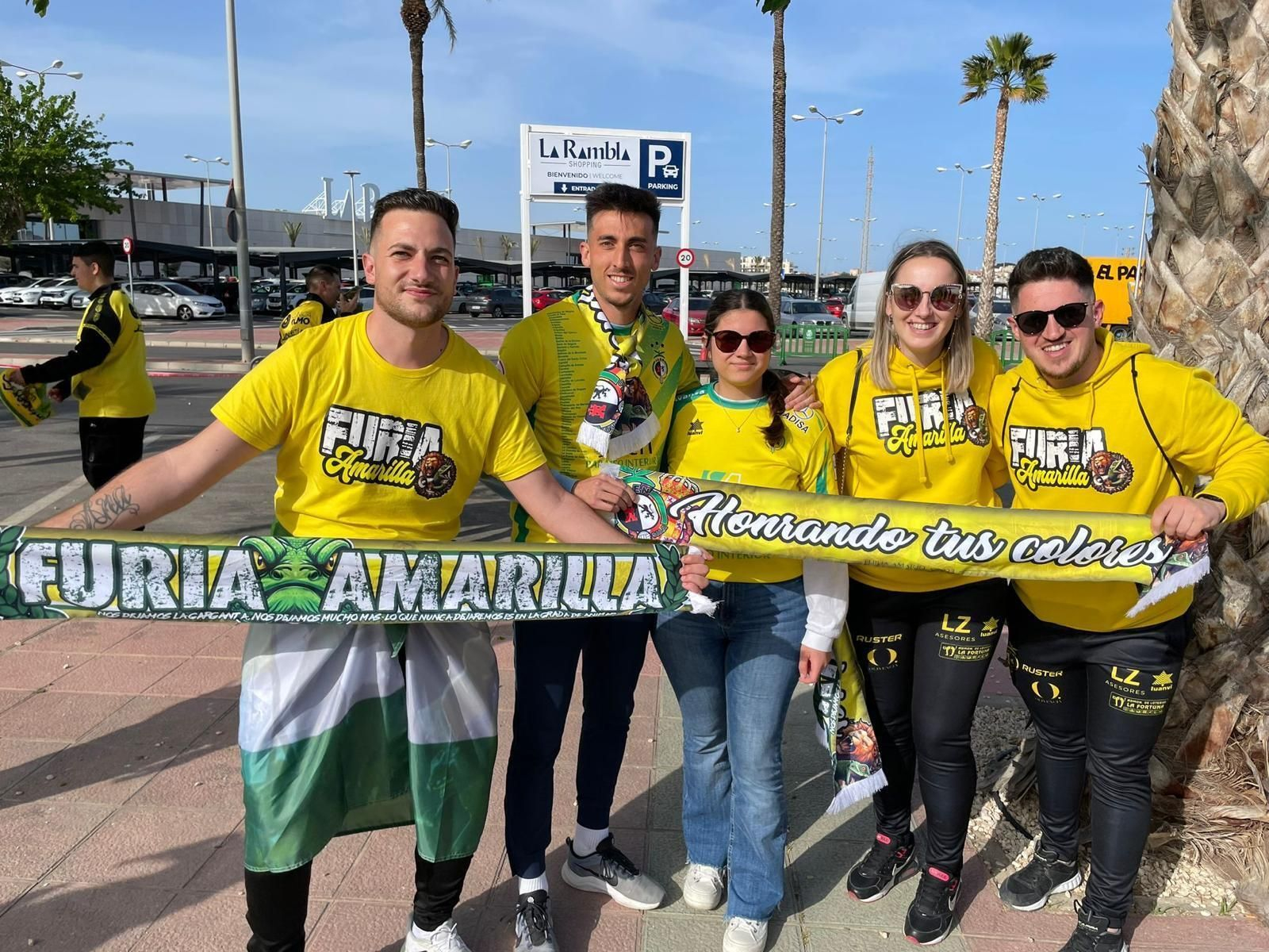 Fotogalería | La afición del Jaén Paraíso Interior FS tiñe Cartagena de amarillo