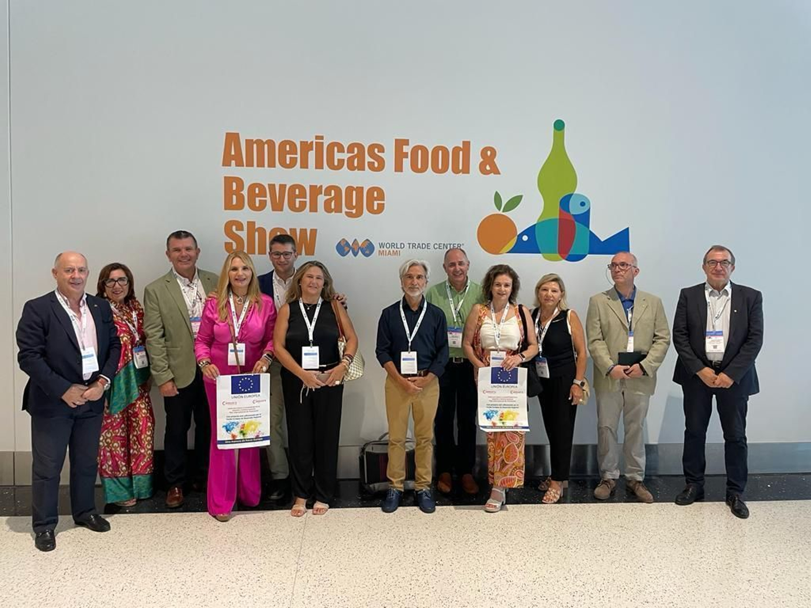 Foto de familia de la delegación.