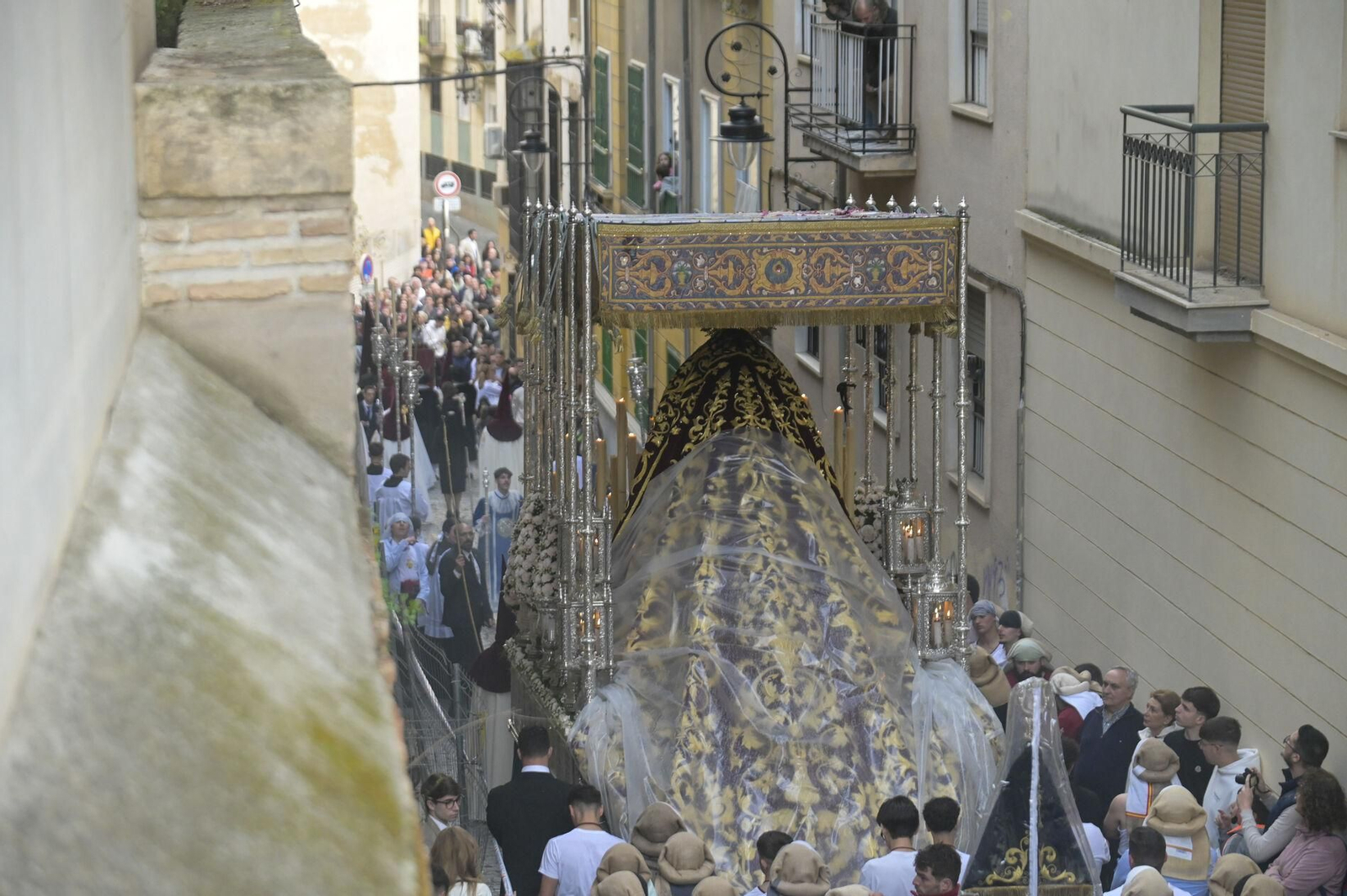 Así vivió el Realejo el nuevo recorrido de la Hermandad de las Maravillas