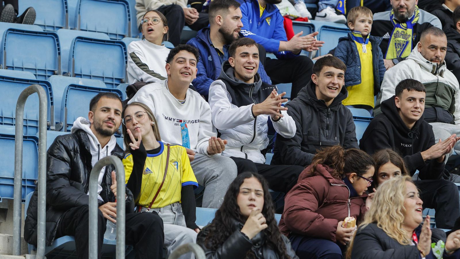 Búscate entre las fotos del partido de fútbol Cádiz CF - Albacete Balompié