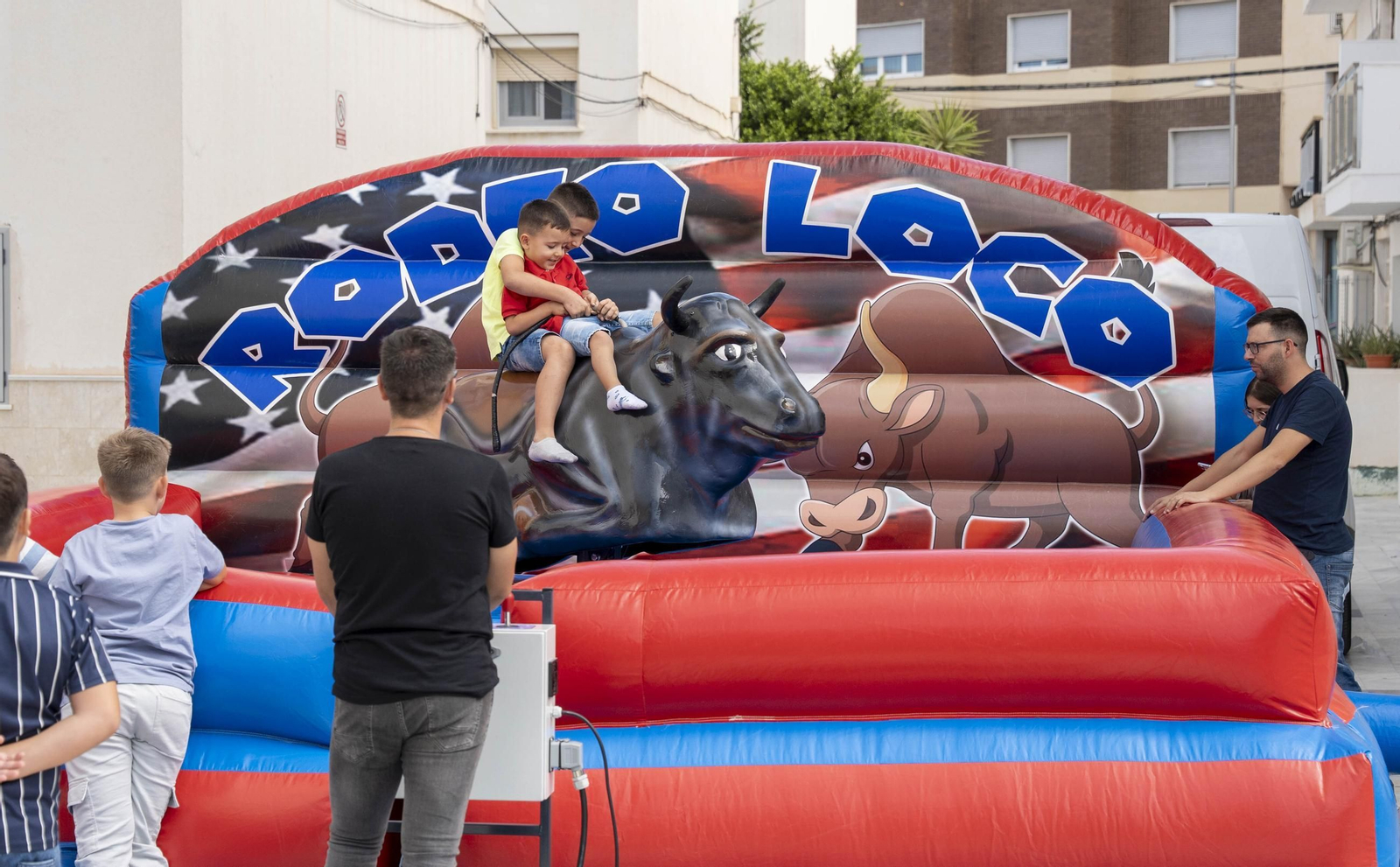 Las imágenes del taller de toros para niños y toro mecánico en Macael