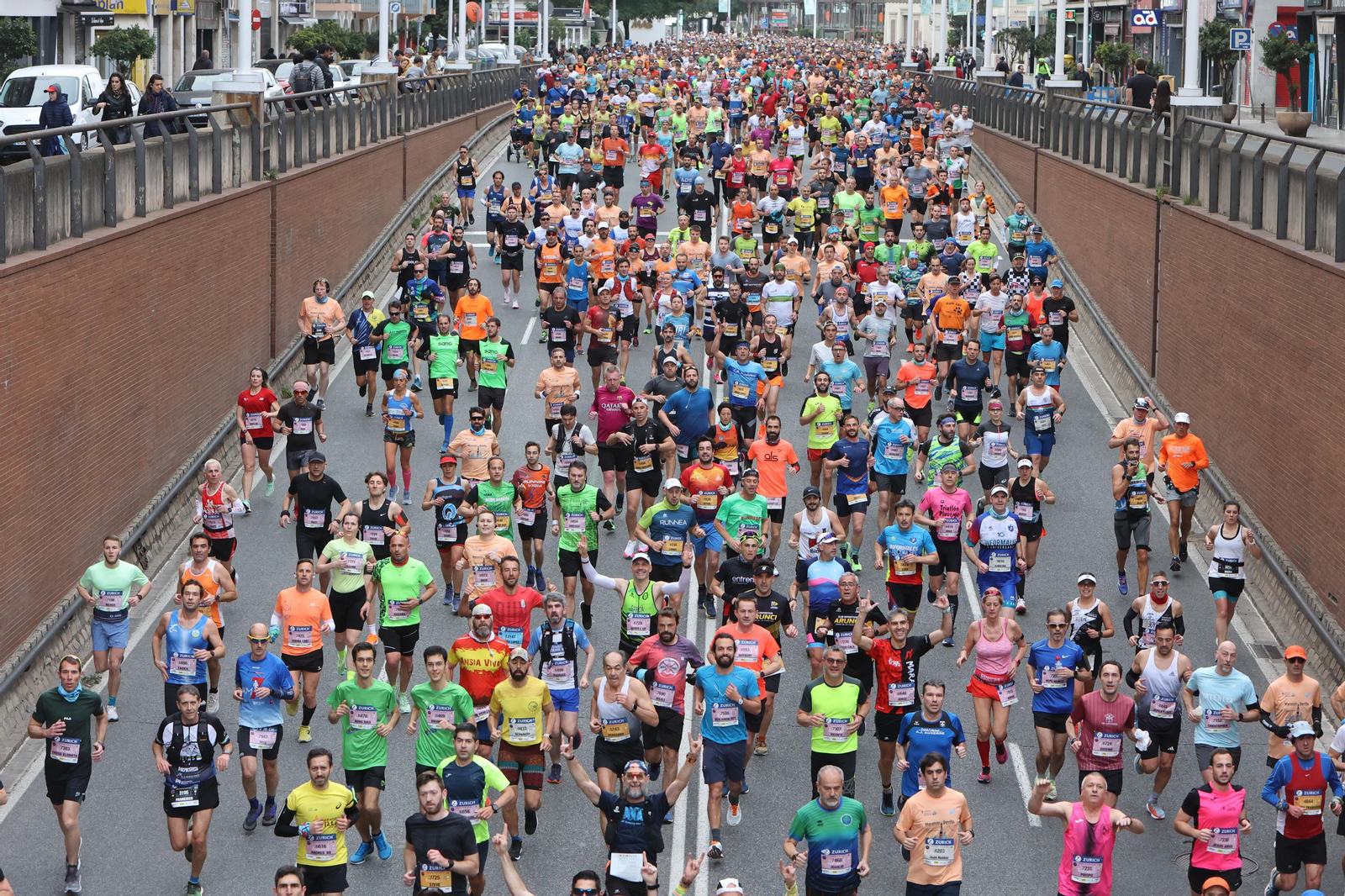 Búscate en la maratón de Sevilla 06