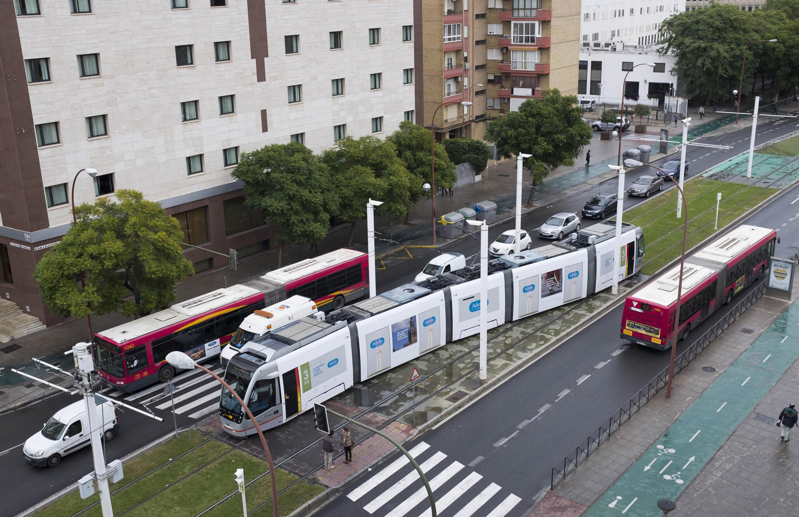 Vista aérea del tranvía en funcionamiento.