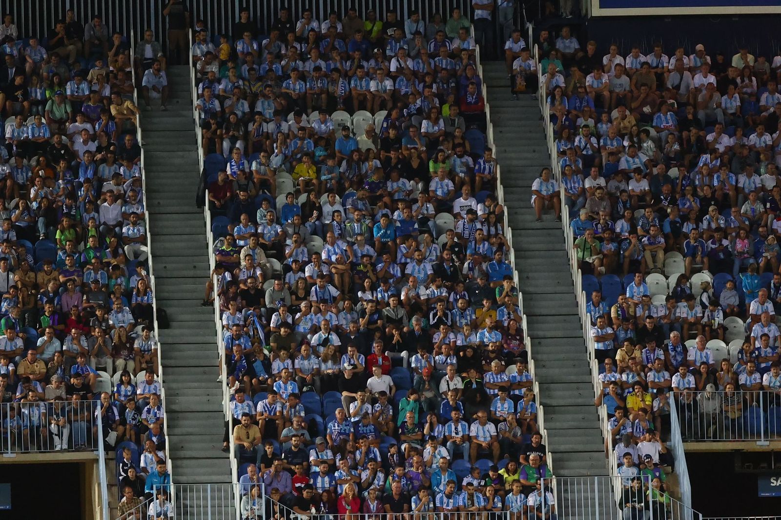 Búscate en las gradas de La Rosaleda durante el Málaga CF-Elche CF