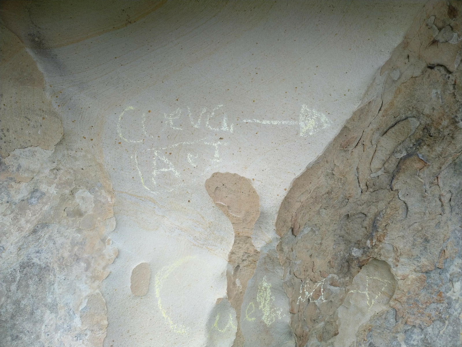 Los daños por vandalismo en Bacinete, en imágenes