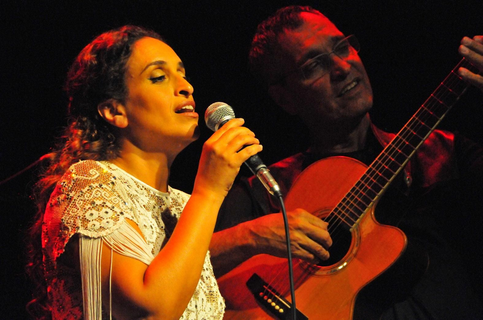 Noa, con el guitarrista Gil Dor, en un concierto reciente.