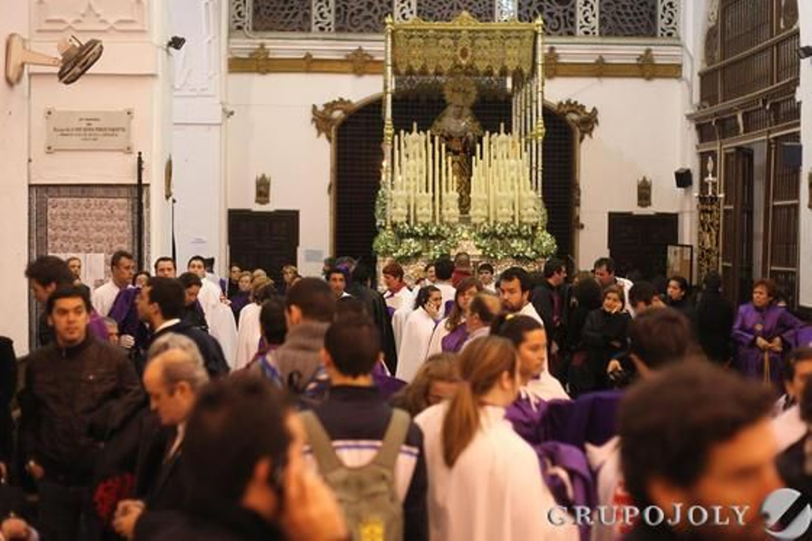 La lluvia impide la salida del Nazareno por segundo año consecutivo. 

Foto: Jesus Marin