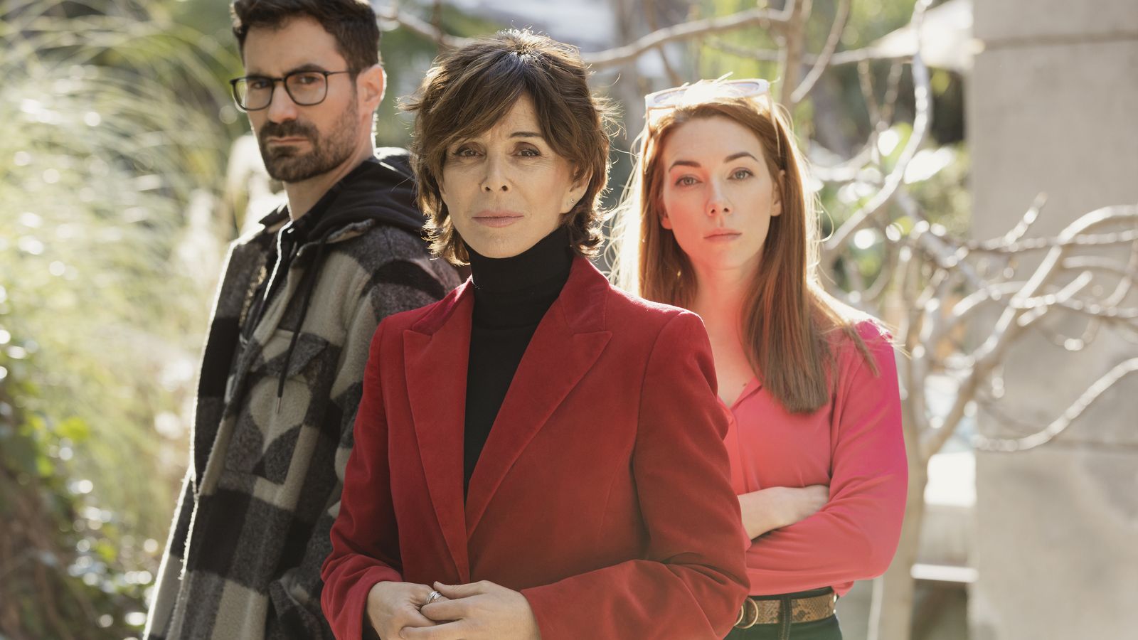 Lydia Bosch con los dos jóvenes coprotagonistas de 'Mía es la venganza'