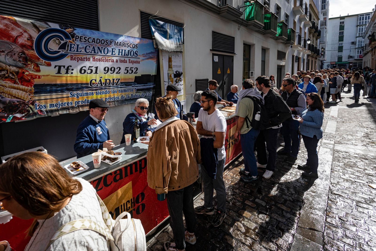 Búscate entre las mejores imágenes de la Erizada 2024 del Carnaval de Cádiz