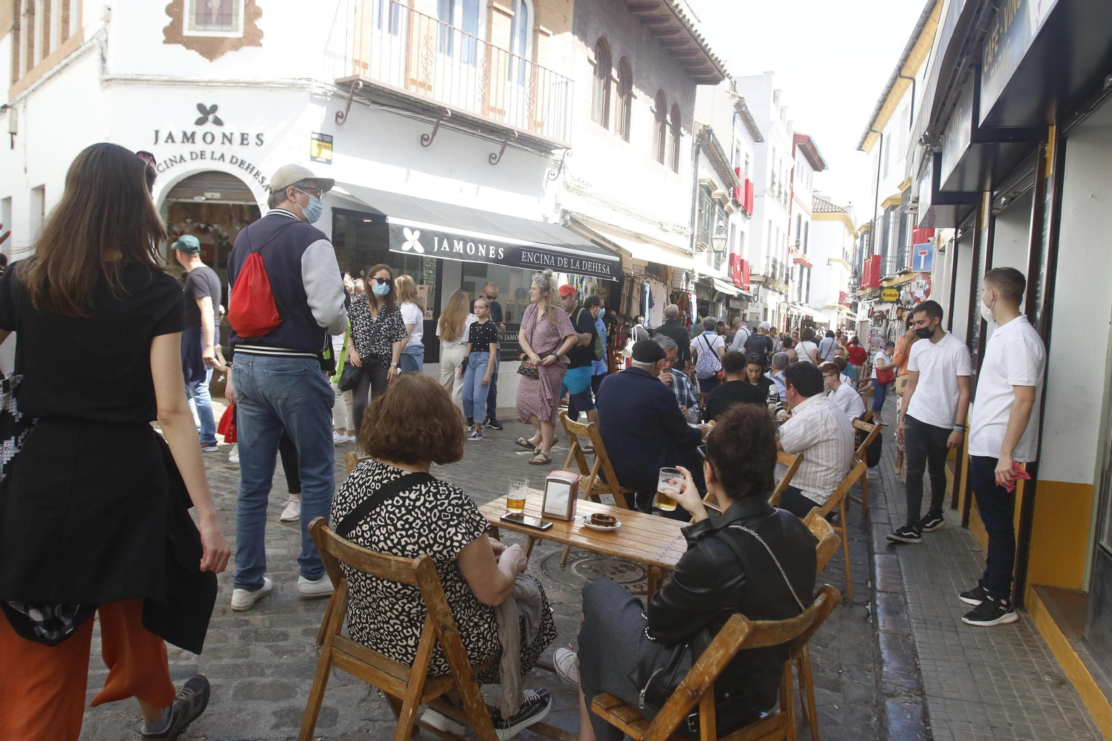 Terrazas de bares llenas en el Casco Histórico.