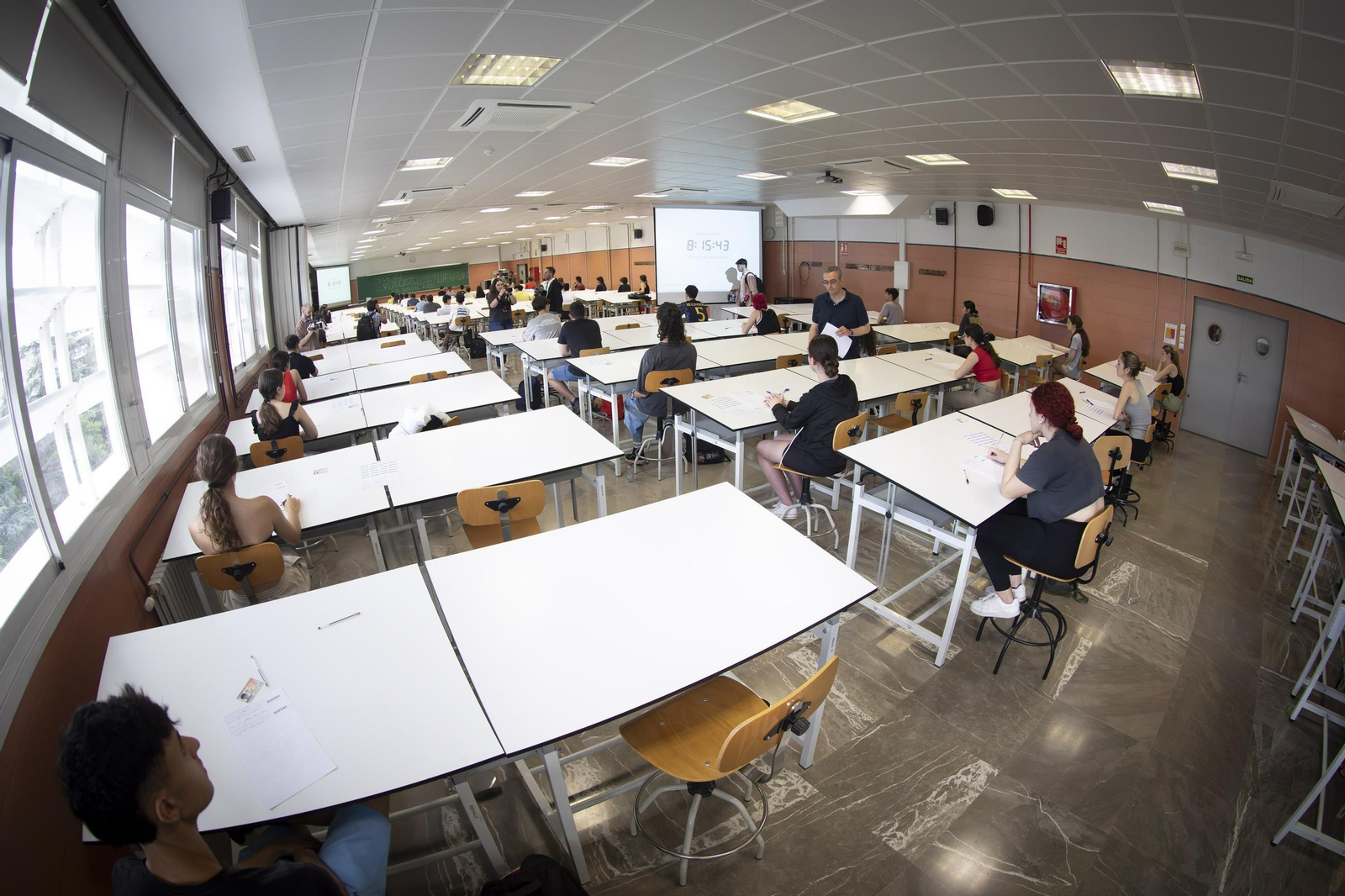 El primer día de Selectividad en Granada, en imágenes