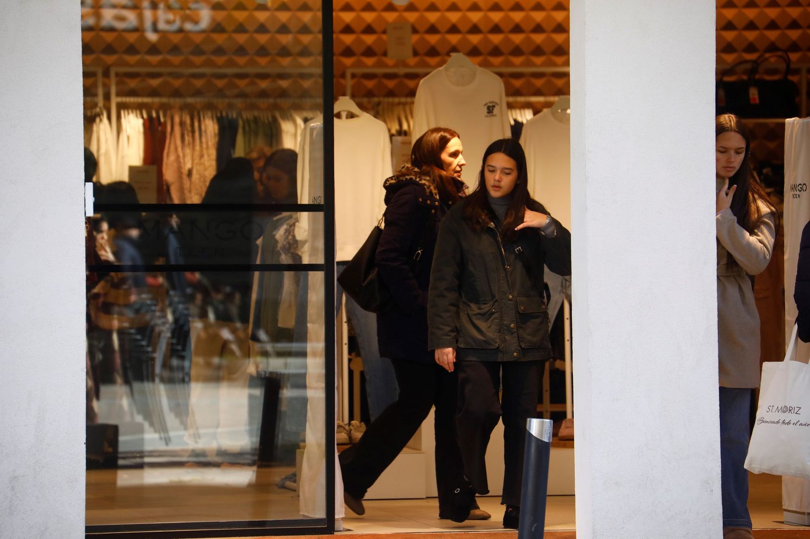 Los cordobeses se lanzan a por las rebajas de invierno, en imágenes