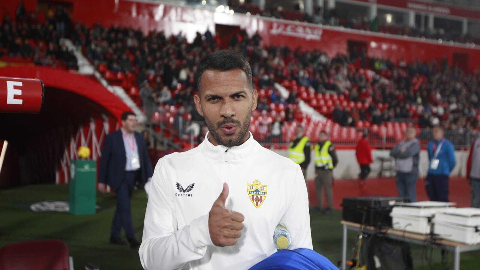 Jonathan Viera entró en su primera convocatoria, pero no llegó a debutar ante el Athletic