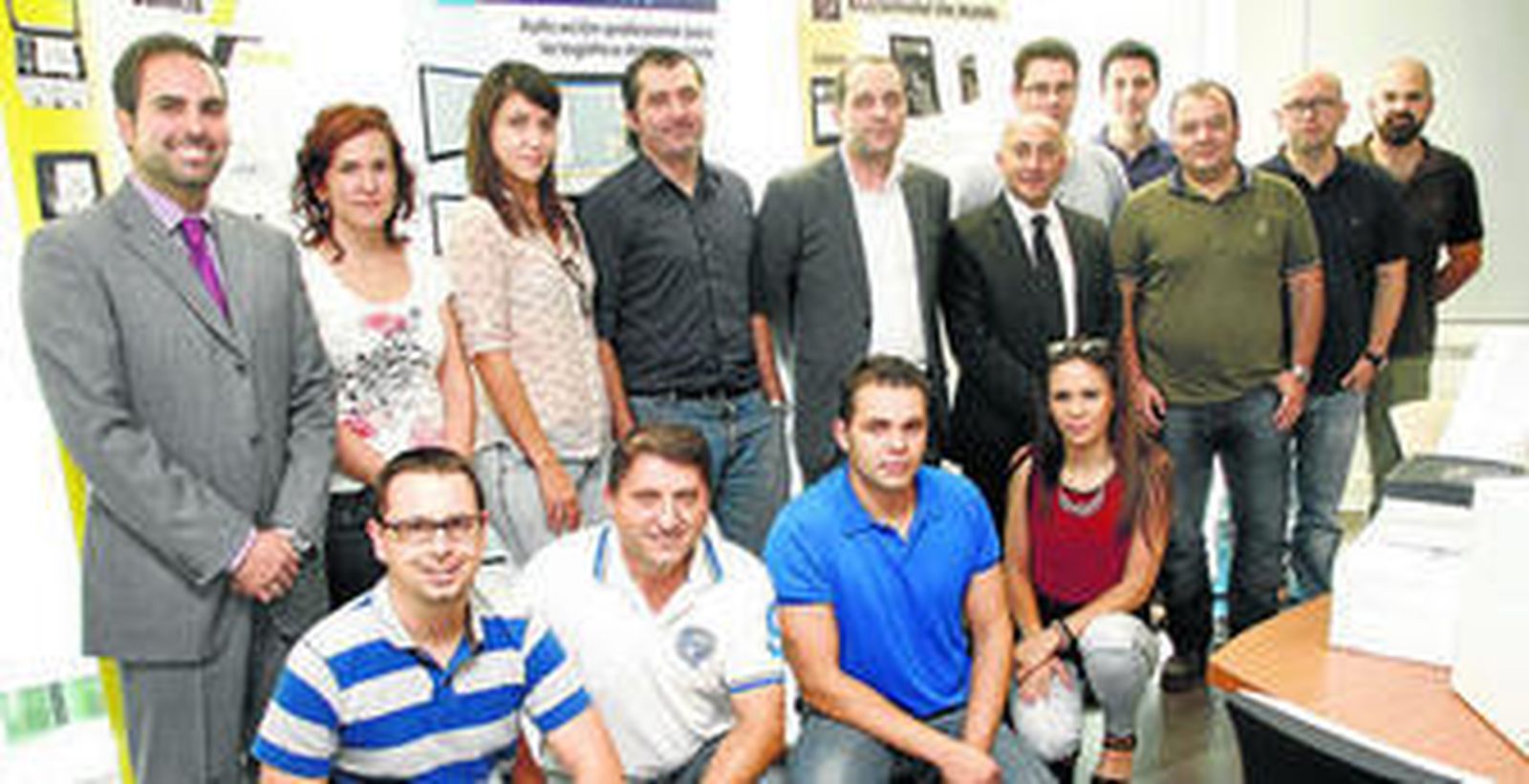 El equipo de AGS, con el gerente Rafael del Pino al frente, en las instalaciones de la empresa en el Parque Científico-Tecnológico de Almería (PITA).