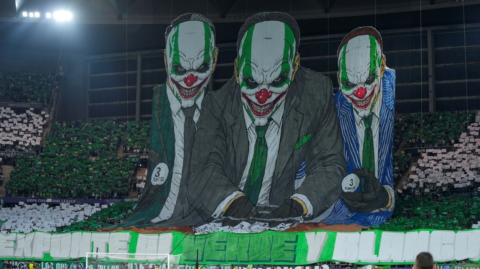 Así fue el tifo de la afición del Betis para recibir al Feyenoord