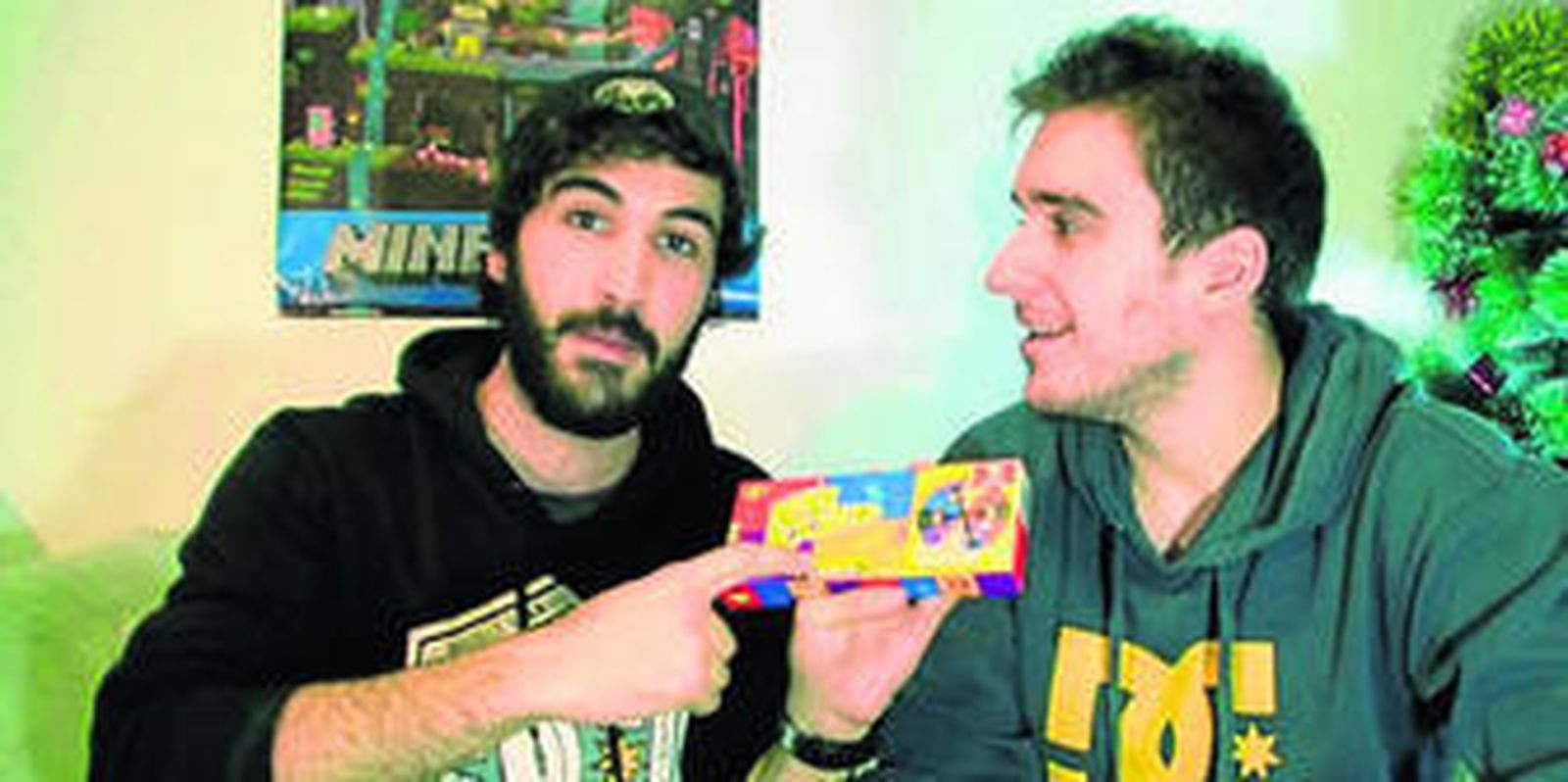 Abraham, el llamado Señor Cheeto, a la izquierda, en uno de sus vídeos en Youtube.