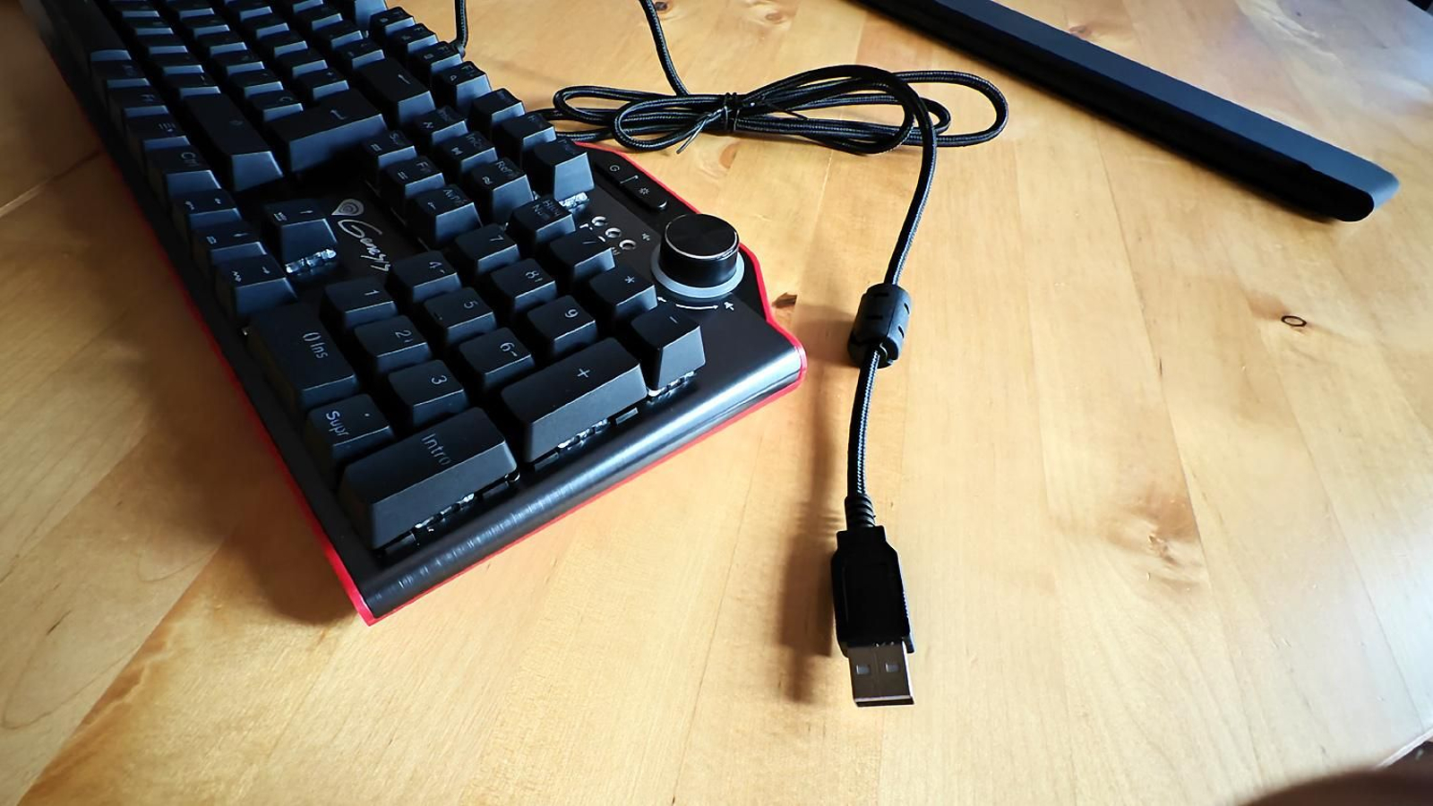 Teclado gaming Genesis RX85 RGB