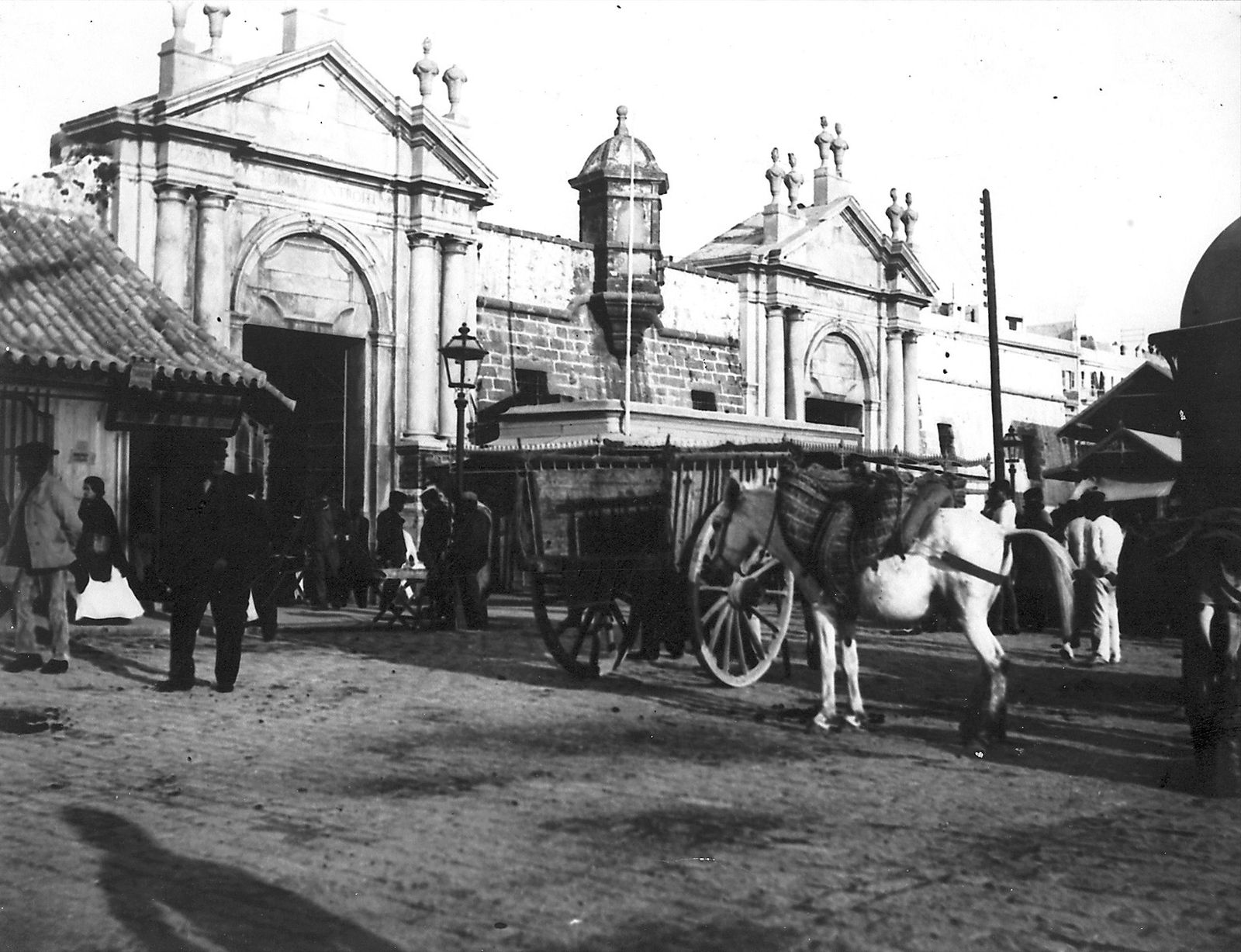 Ocho grifos fueron instalados en la Puerta del Mar