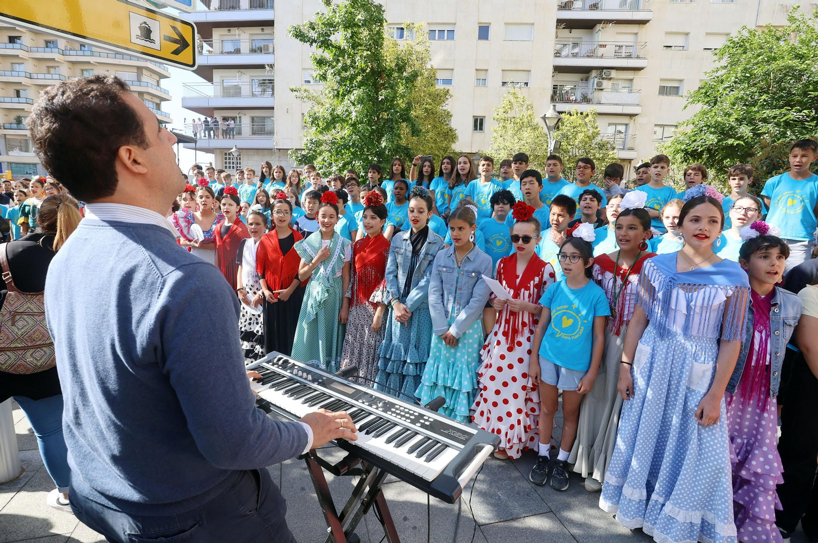 Las mejores imágenes de los peregrinos en la salida de Emigrantes