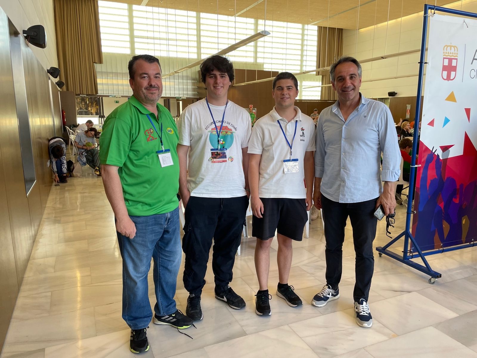 Los ganadores con organizadores y el concejal de Deportes