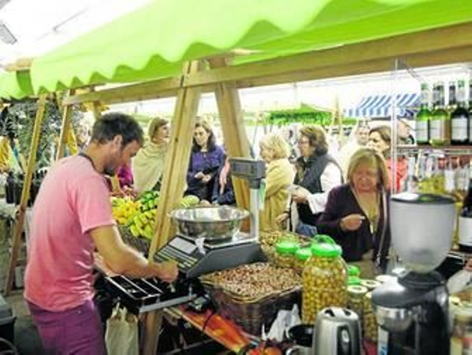 Llegada desde Málaga, Biovega de los Ríos ofrece frutas exóticas. Llegada desde Málaga, Biovega de los Ríos ofrece frutas exóticas.
