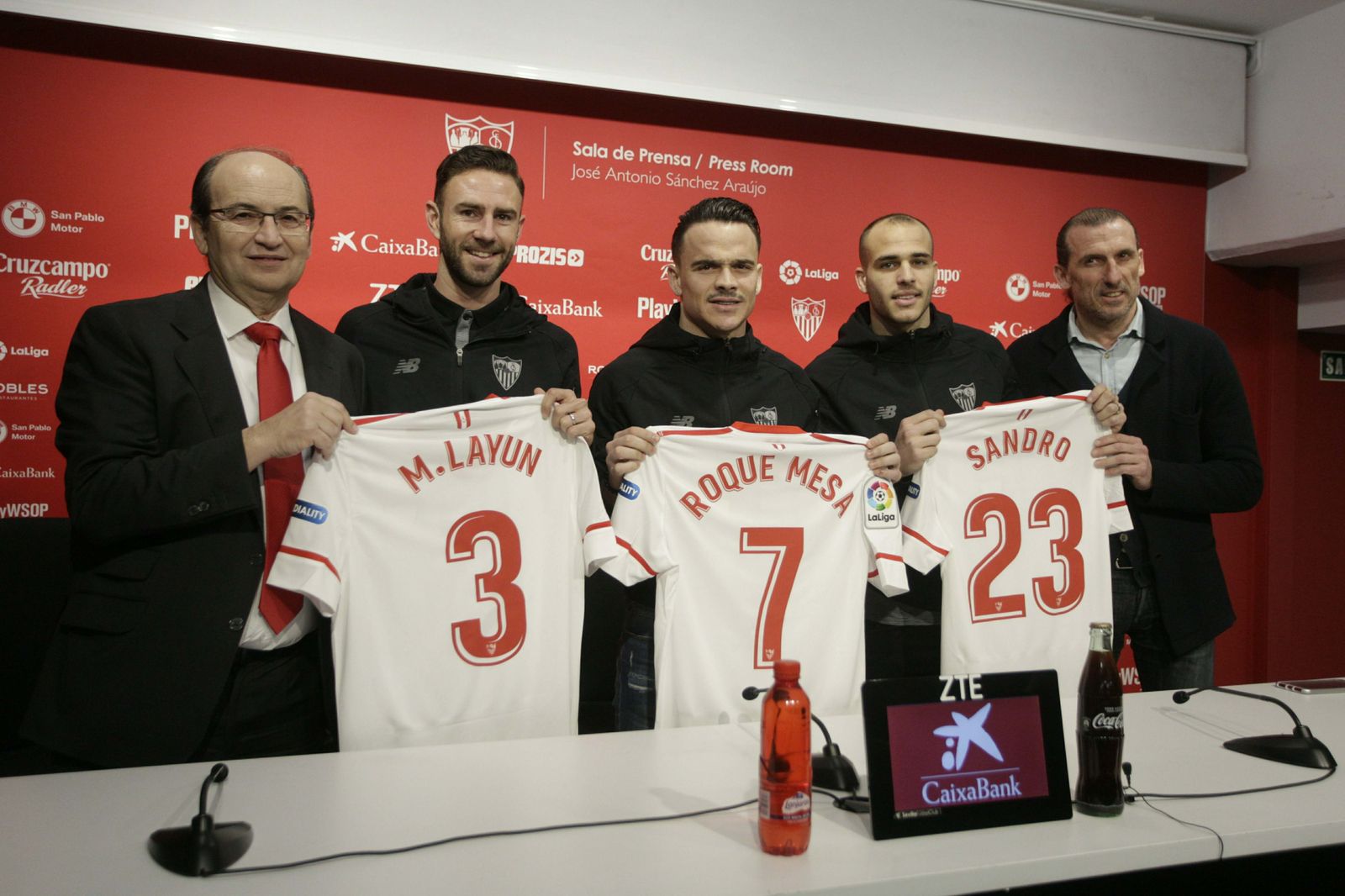 Castro y Arias junto a Layún, Roque Mesa y Sandro