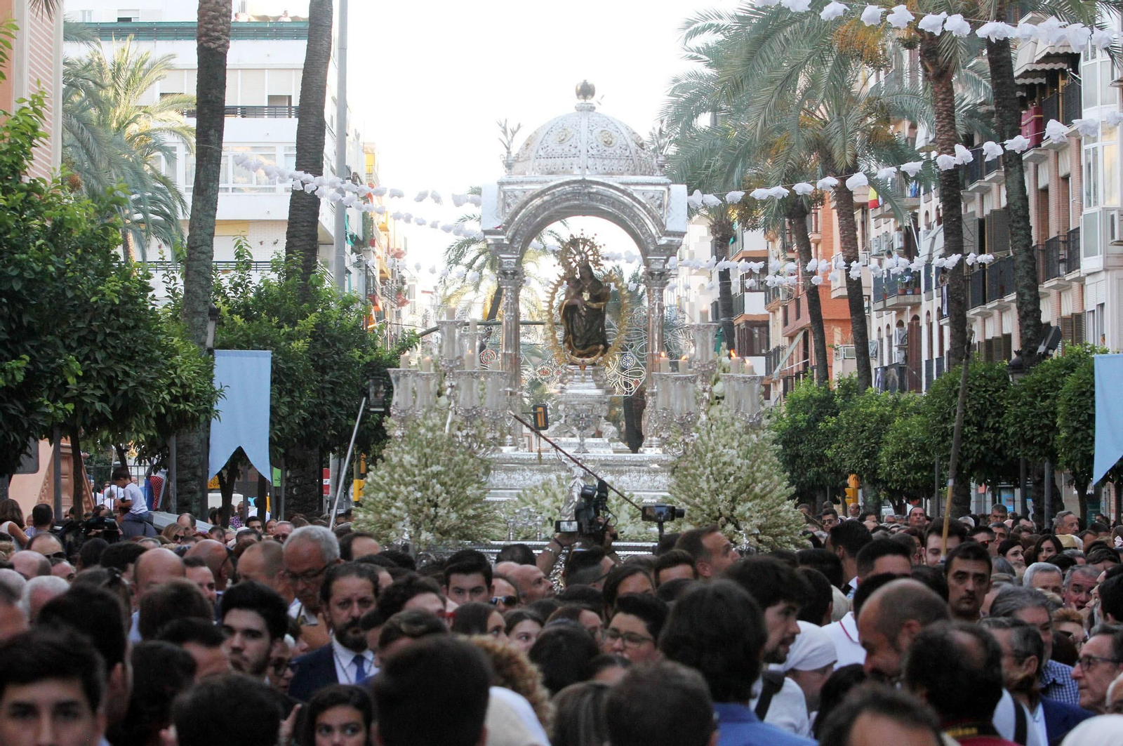 Imágenes del traslado de la Virgen de la Cinta desde la catedral hasta su santuario