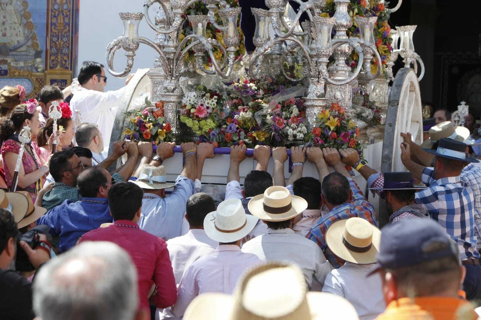 El paso de las hermandades del Rocío por Villamanrique, en imágenes