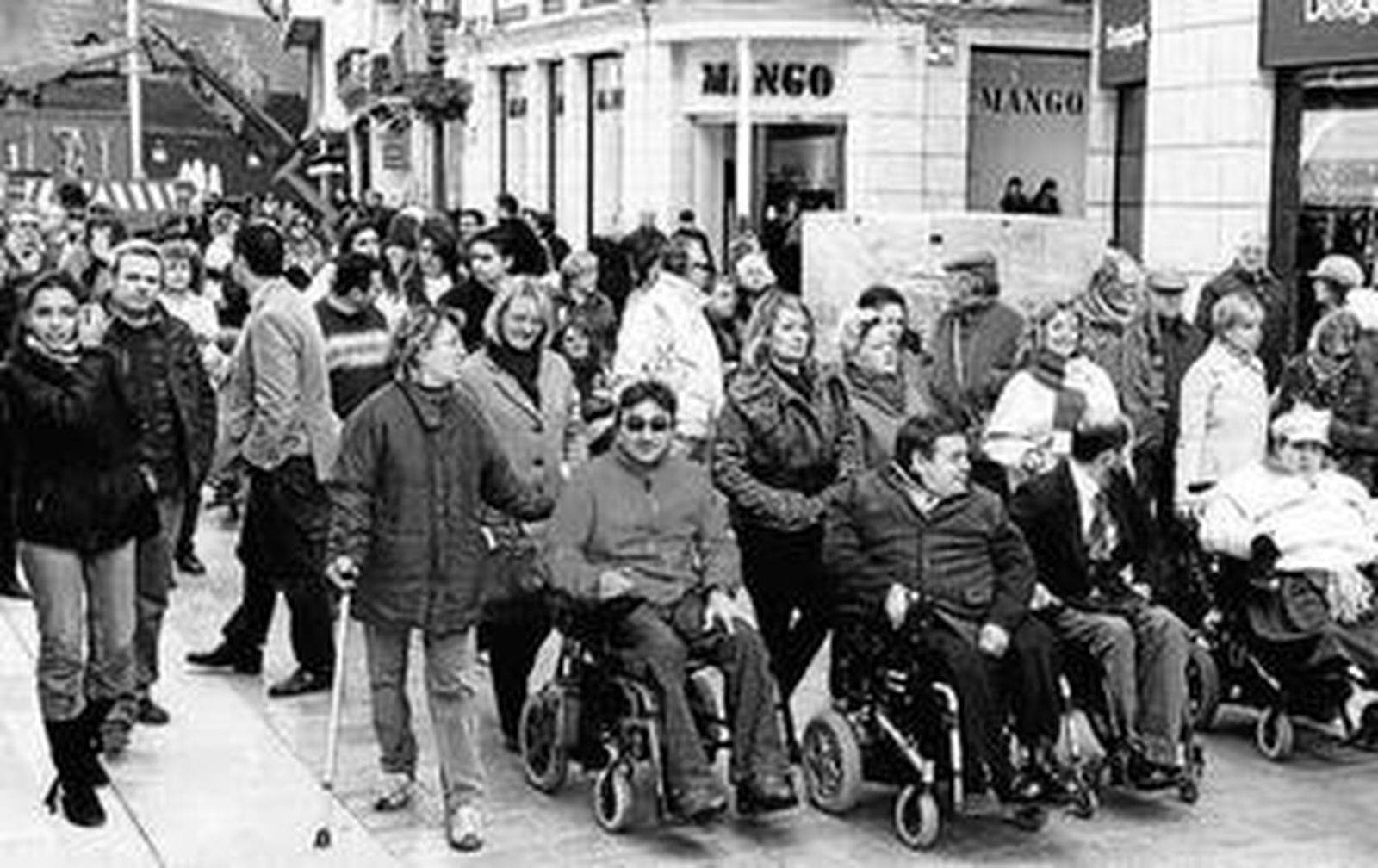 Manifestación en la calle Larios por la discapacidad.