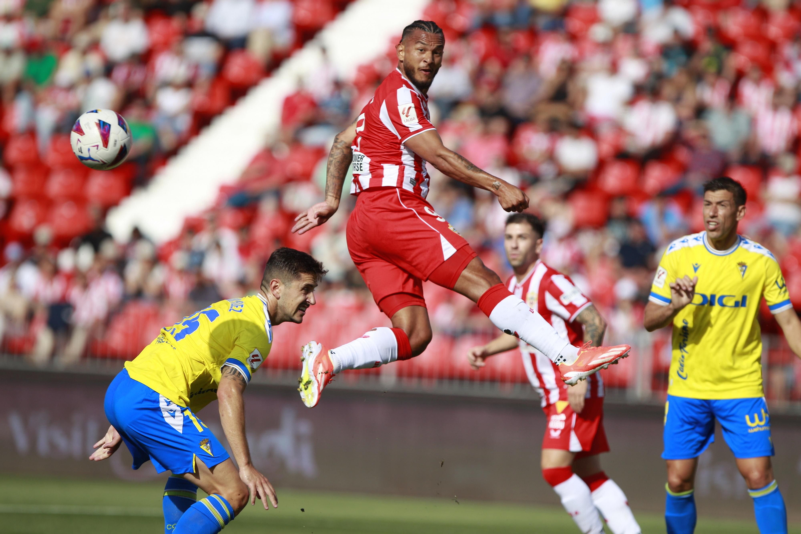Imágenes de la gran victoria del Almería ante el Cádiz por 6 a 1