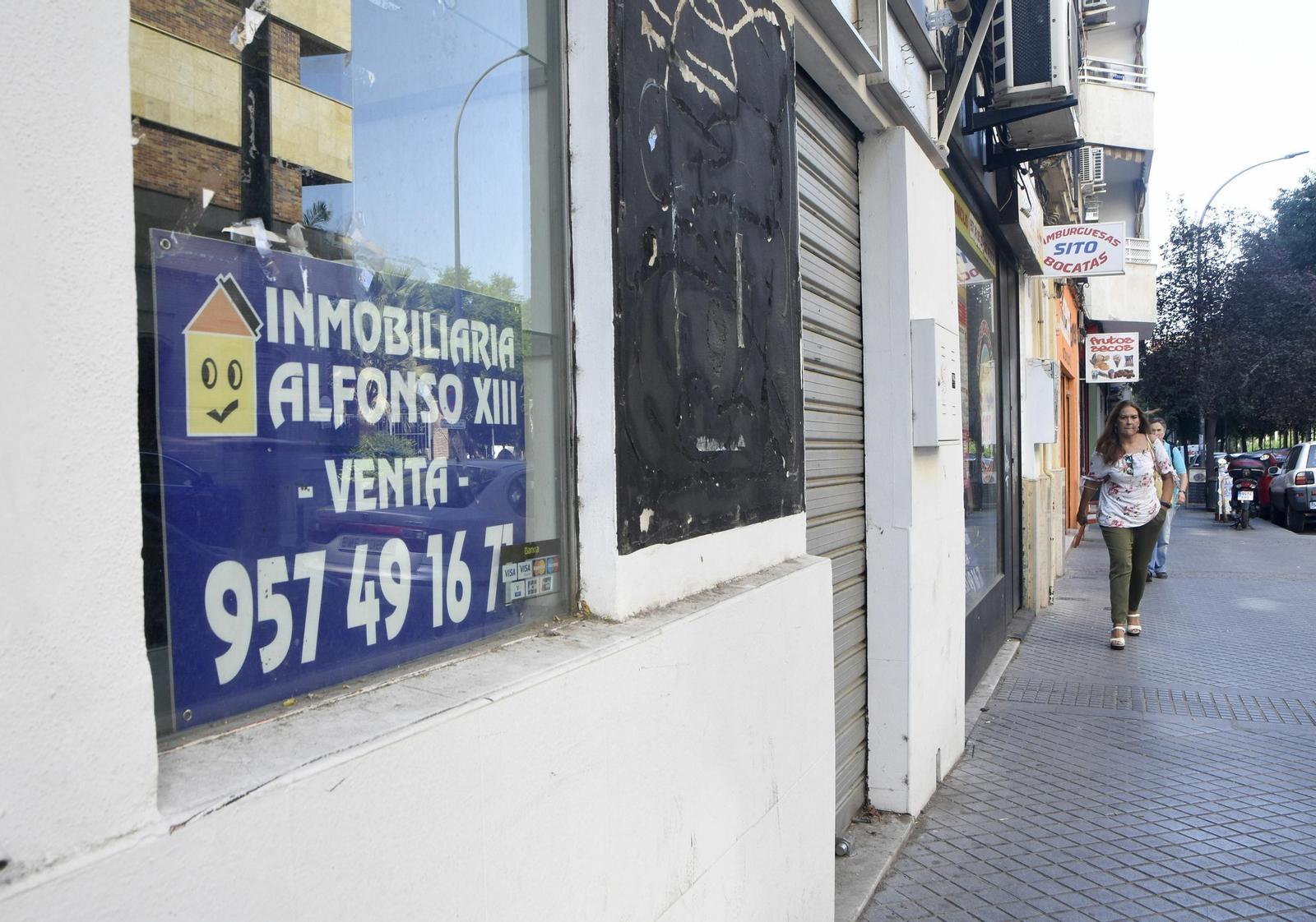Un local en venta en una de las calles principales de Ciudad Jardín.