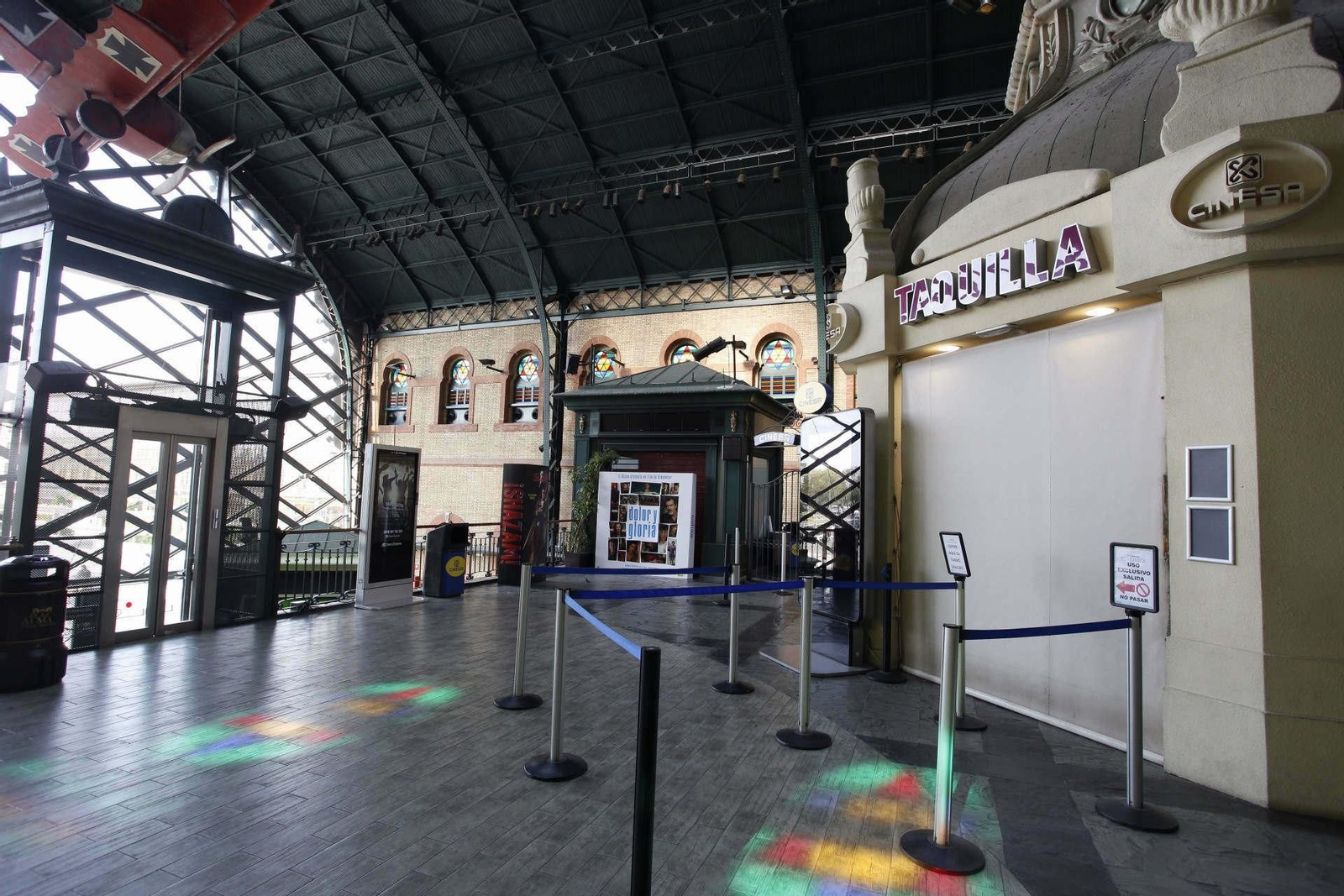 Los cines de Plaza de Armas, cerrados tras la marcha de Cinesa.