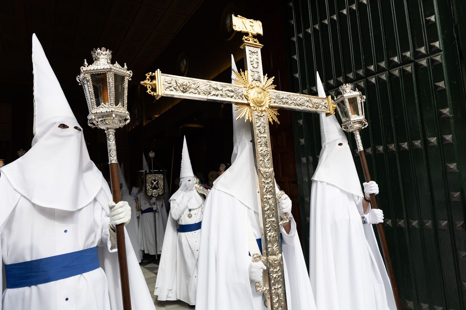 Los jiennenses se echan a la calle para presenciar la primera de las procesiones de la jornada: la Borriquilla (I)