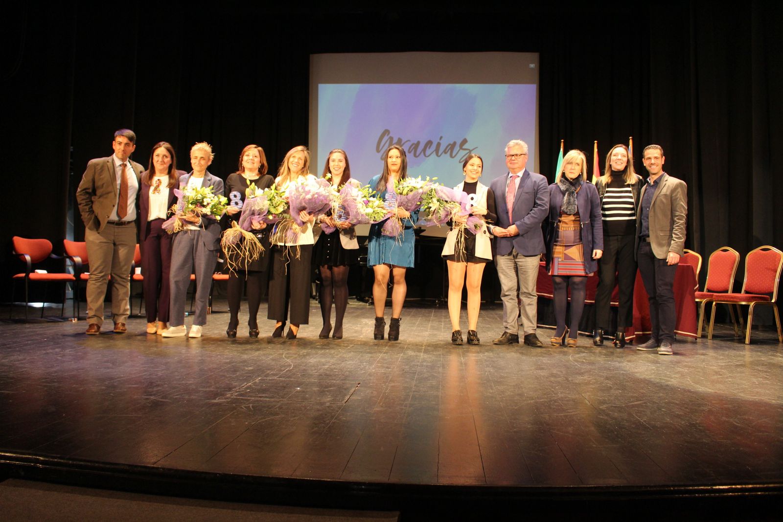 Foto de familia de las galardonadas.