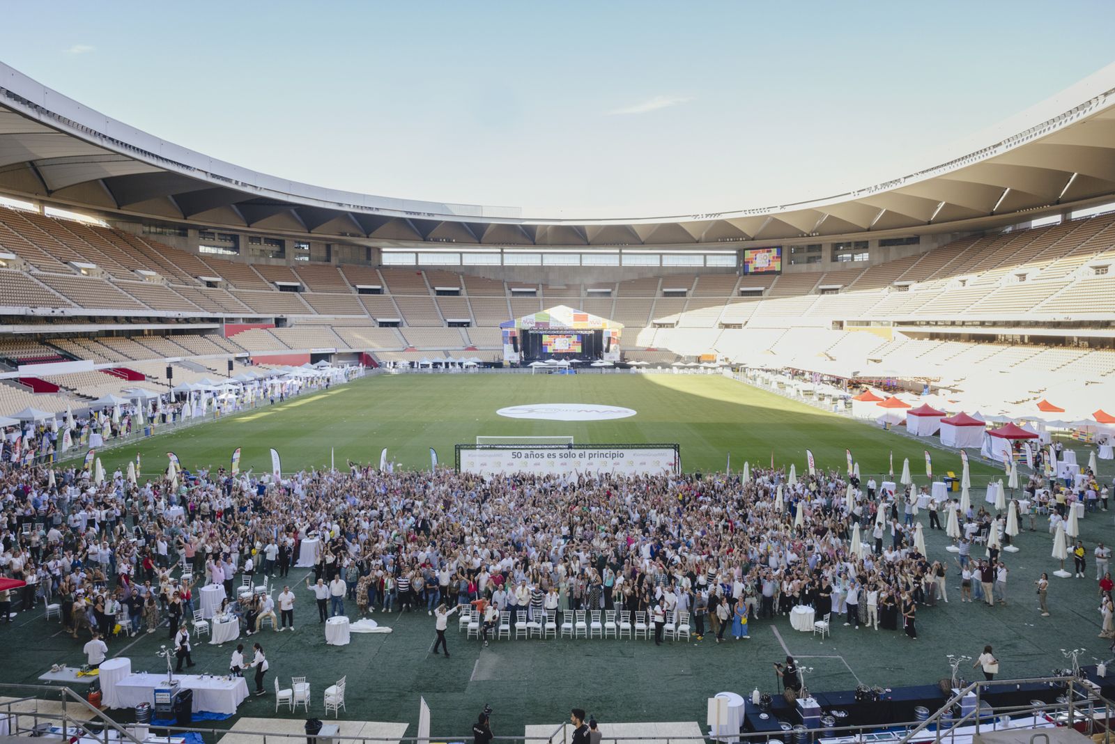 Los 4.000 trabajadores del Grupo MAS en el Estadio de la Cartuja