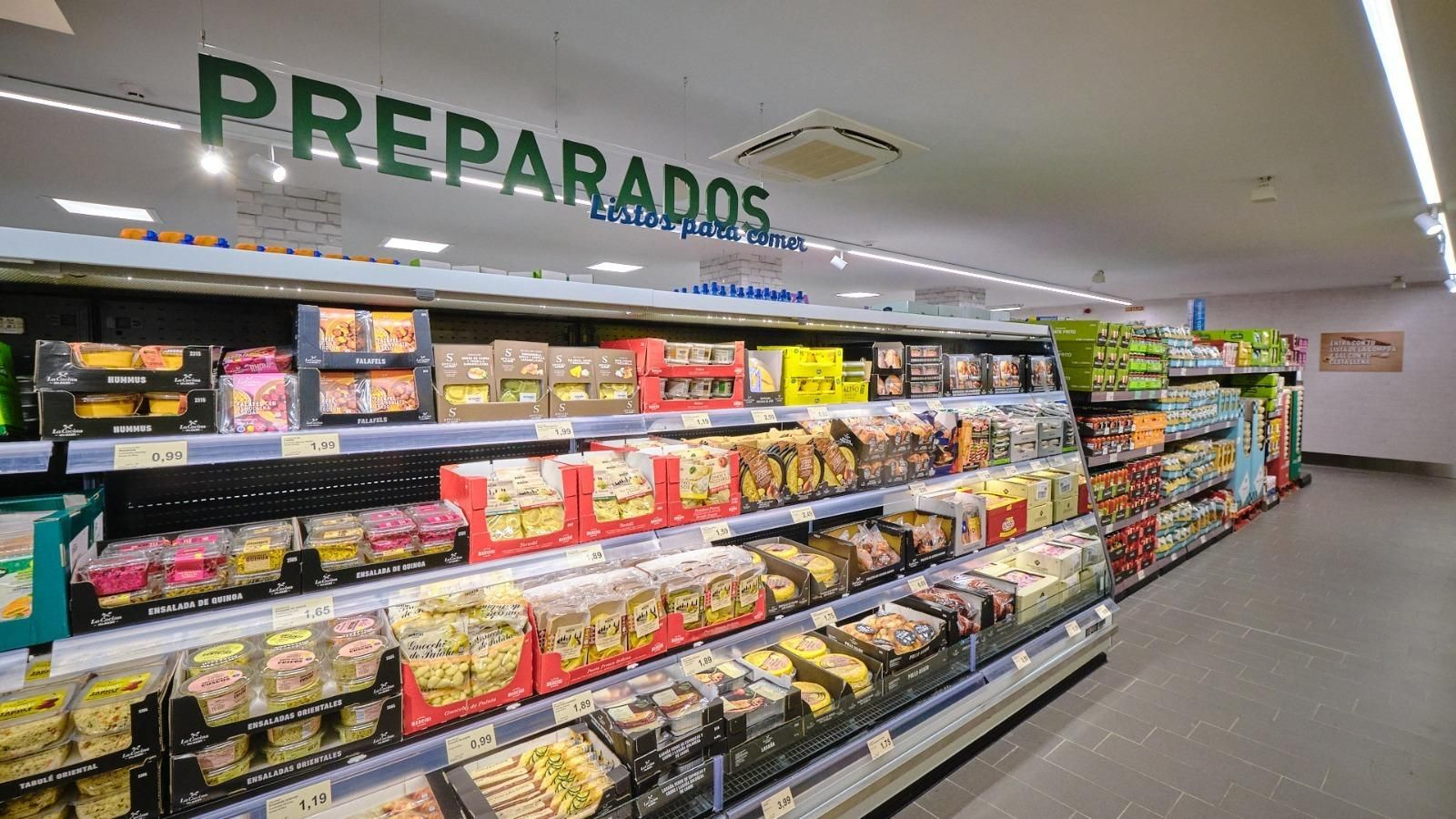Uno de los pasillos de la nueva tienda que este miércoles inaugura Aldi en Cádiz