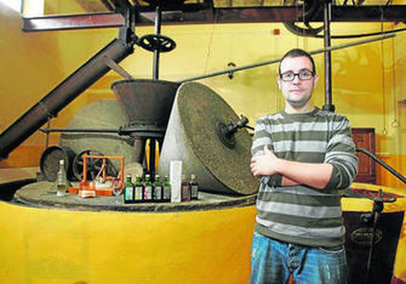 Rafael Alonso, en el museo-almazara que posee la empresa en Tabernas.