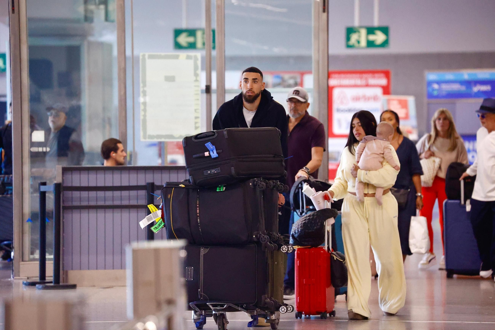 Las fotos de la llegada de Chris Duarte, fichaje estelar del Unicaja, a Málaga