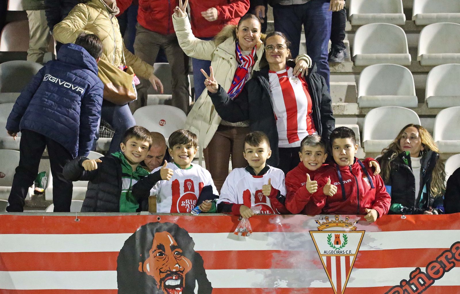 Fotos de la afición en el Nuevo Mirador
