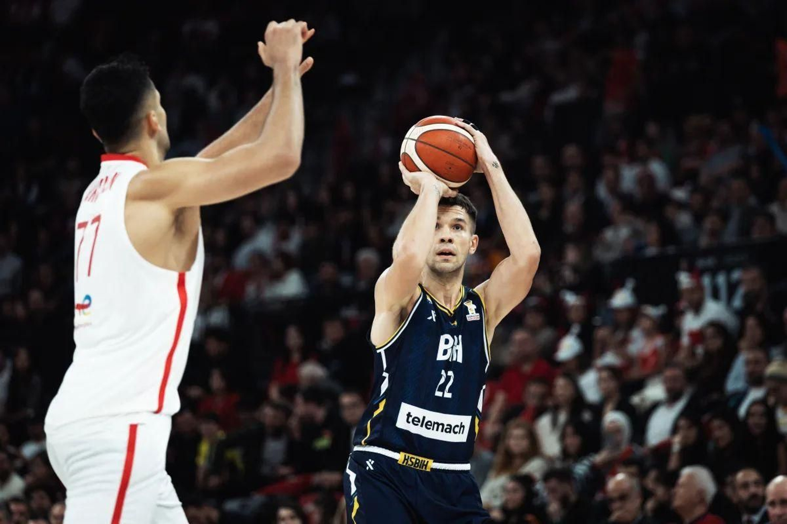 Mucho protagonismo de Castañeda y Sulejmanovic en el Turquía-Bosnia