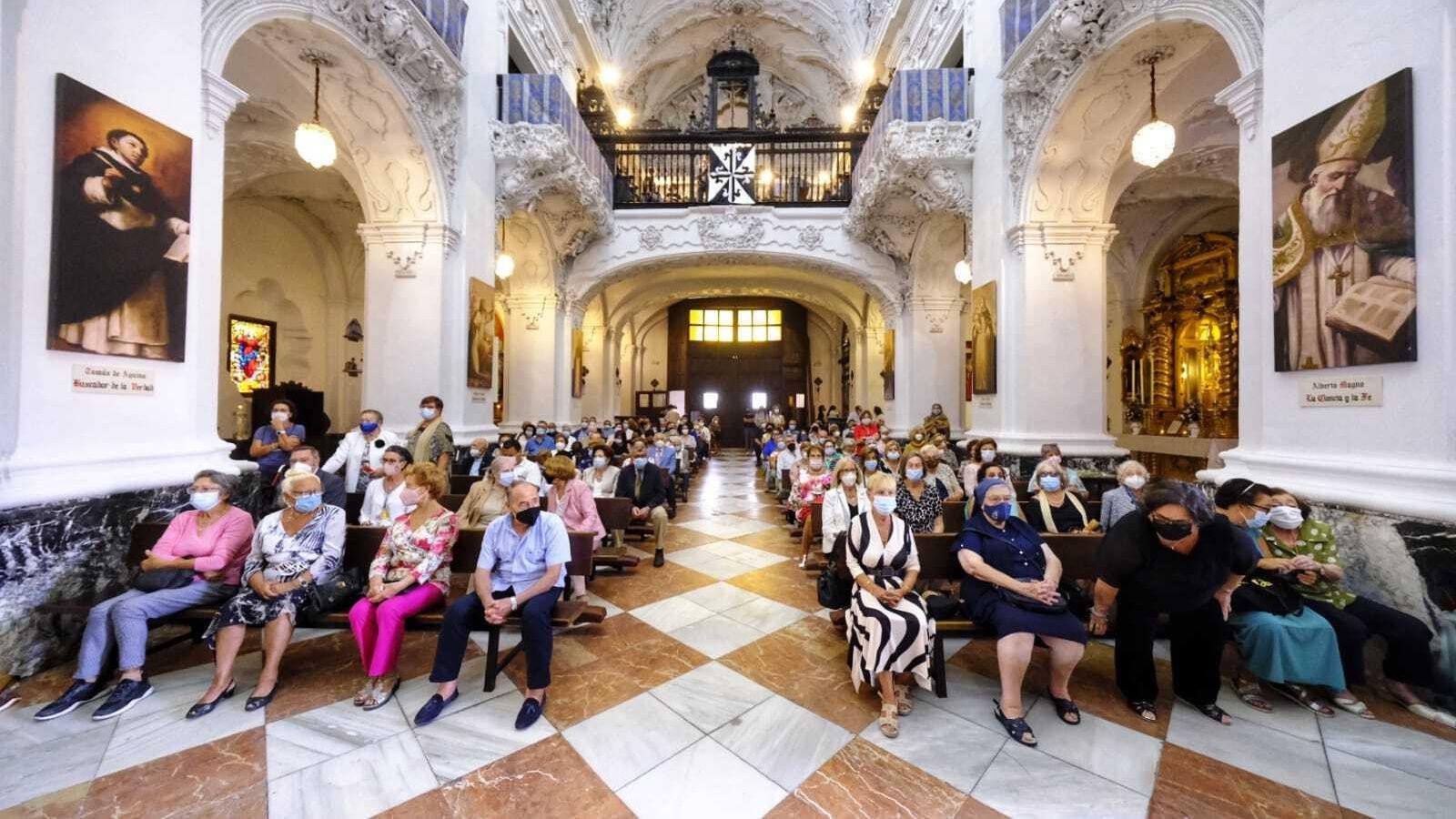 Ambiente en la iglesia de Santo Domingo durante la mañana de este 7 de octubre.