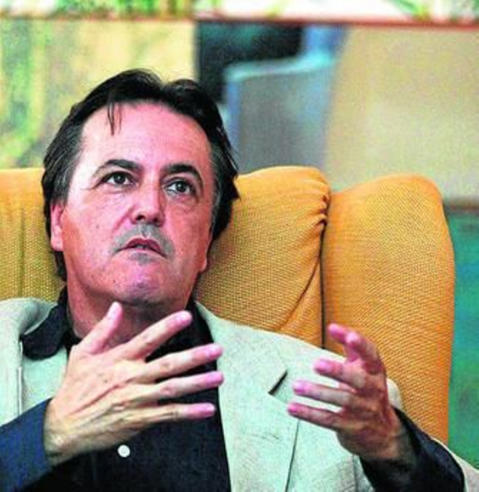 El escritor regresó a la poesía tras once años.