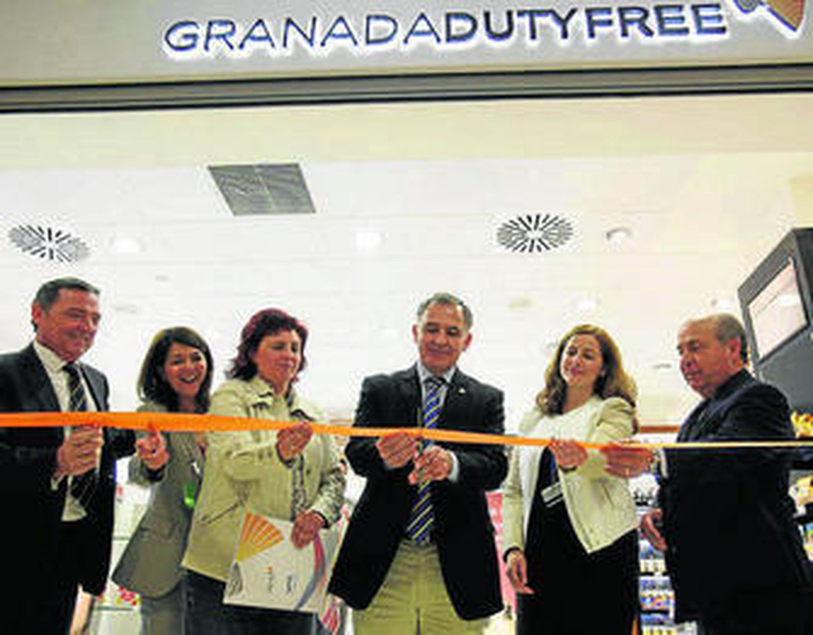 Los viajeros podrán llevarse a casa diversos souvenirs de temática granadina y española, perfumes, o vinos.