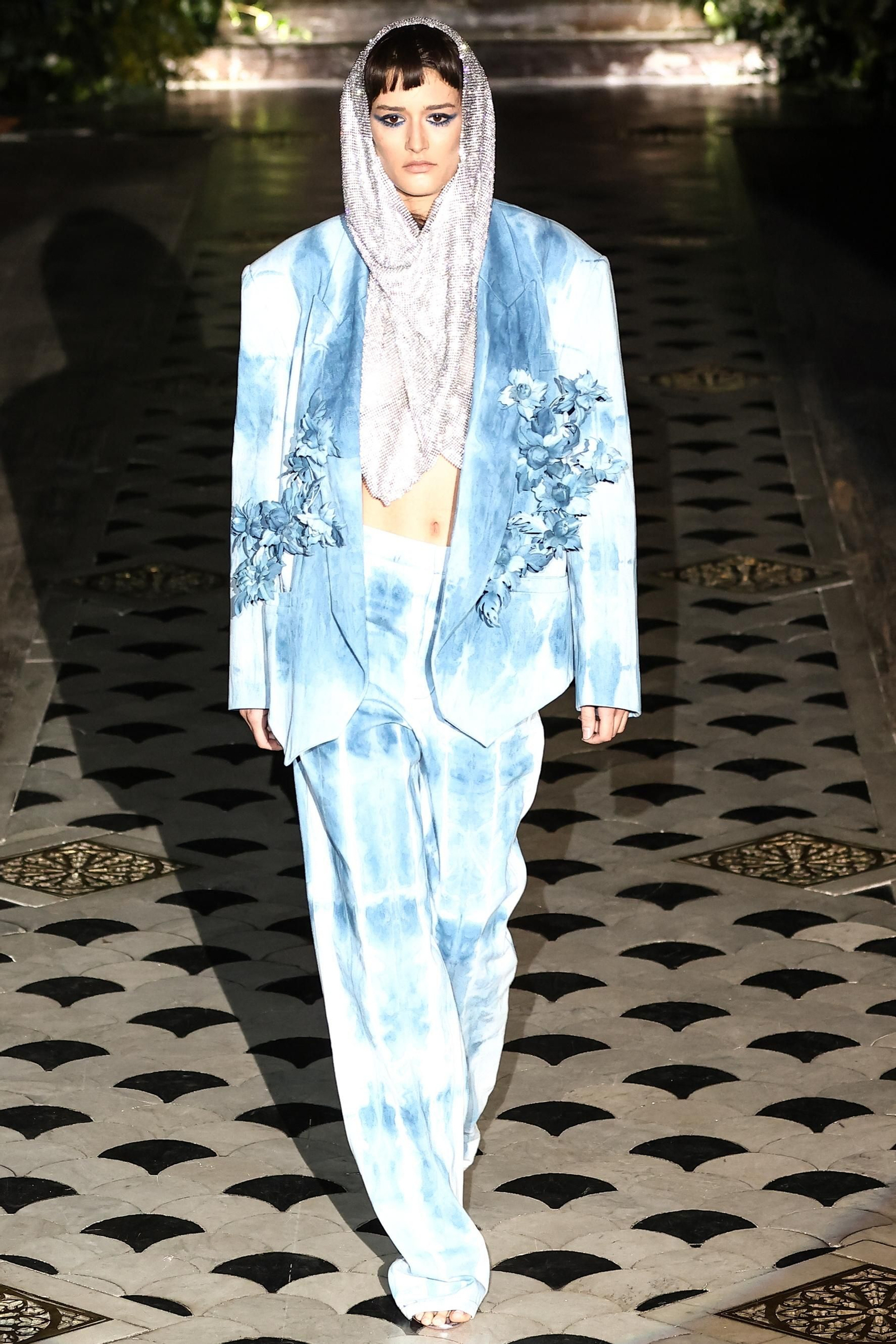 El desfile de Juana Martín en la Semana de la Alta Costura de París, en imágenes