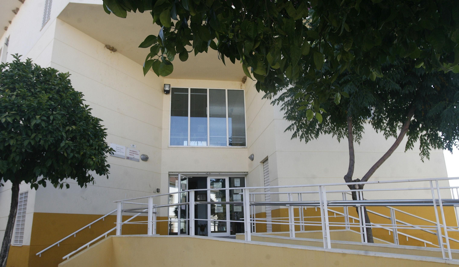 Acceso al Centro Cívico Arrabal del Sur.